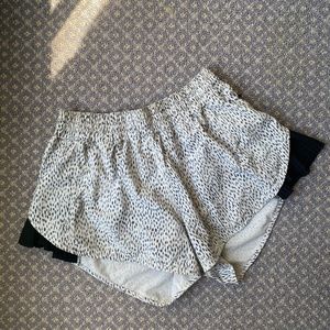 Lululemon Black and White Spotted Running Shorts 6